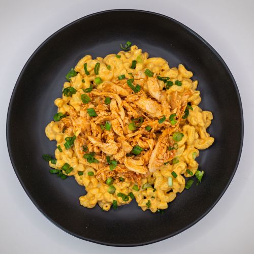 Buffalo mac and cheese plated 500x500