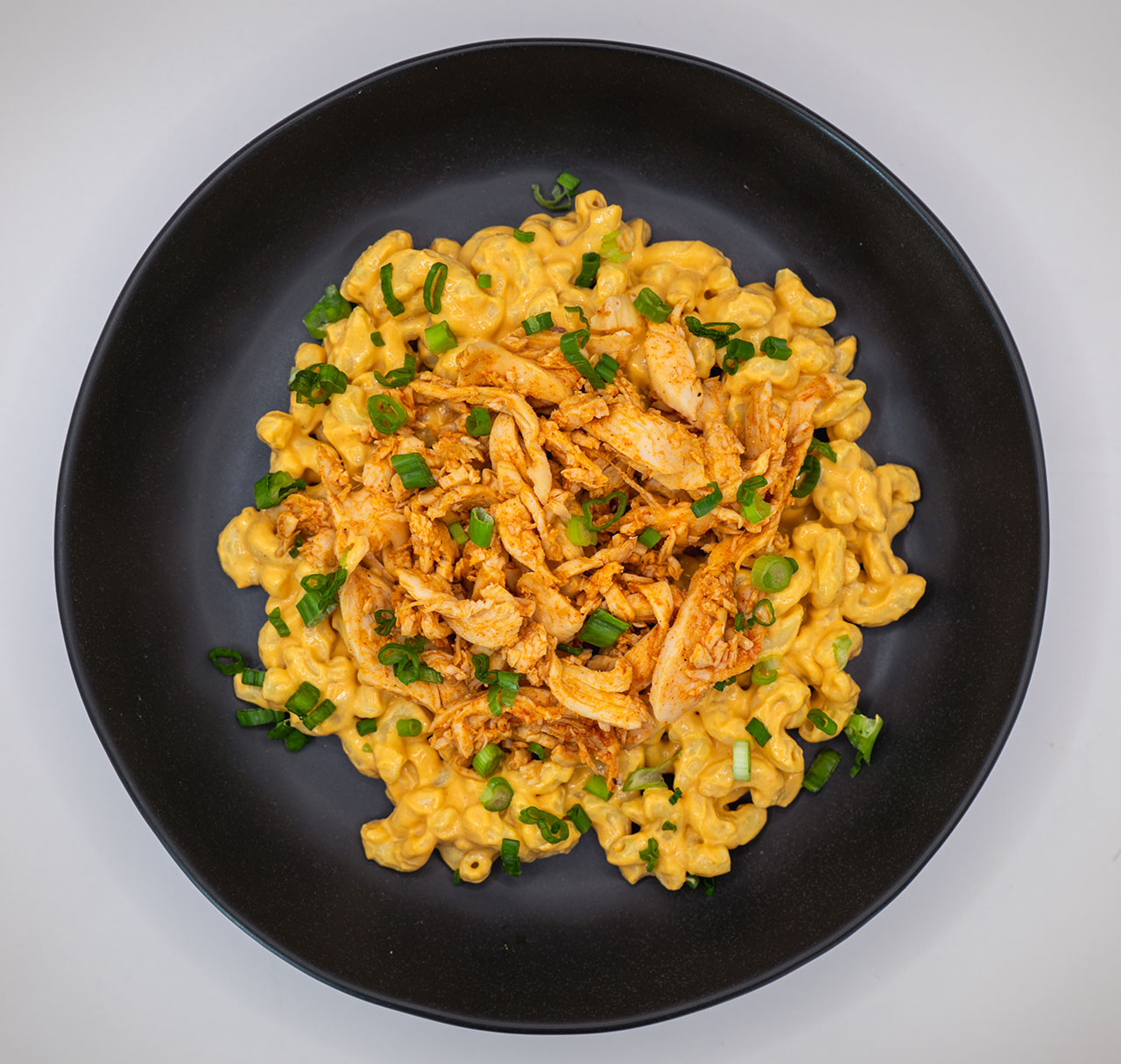 Buffalo mac and cheese plated